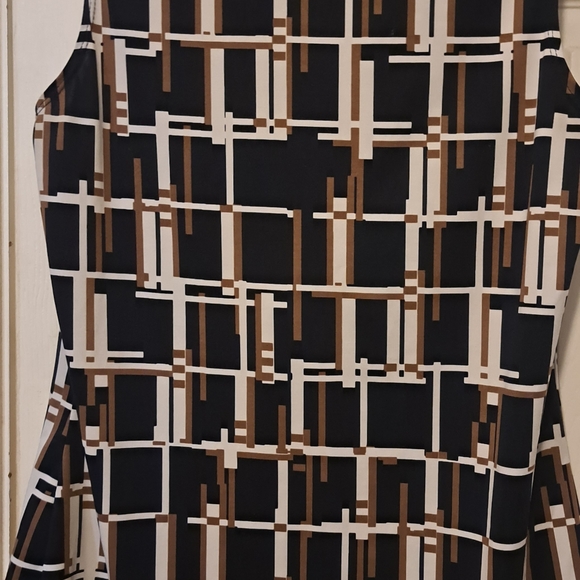 Navy,tan and white sleeveless top with zipper. NWOT. smoke and pet free home. - Picture 3 of 3
